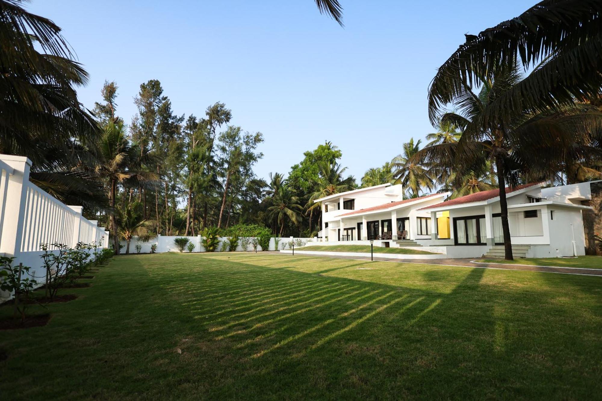 Seascape By Ewa Properties Malpe Bagian luar foto