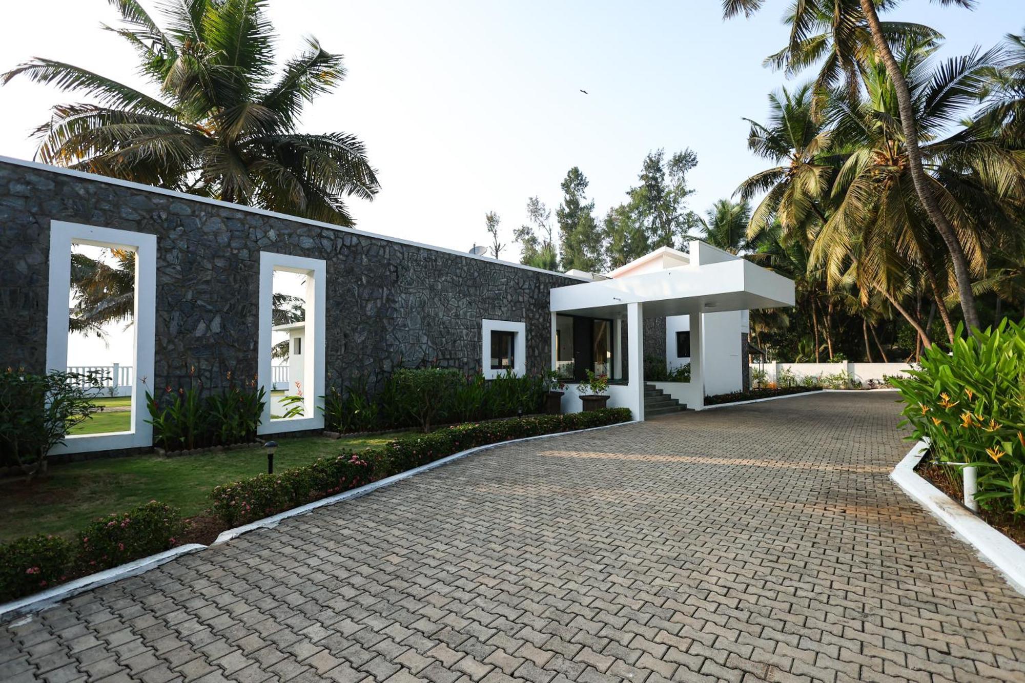 Seascape By Ewa Properties Malpe Bagian luar foto